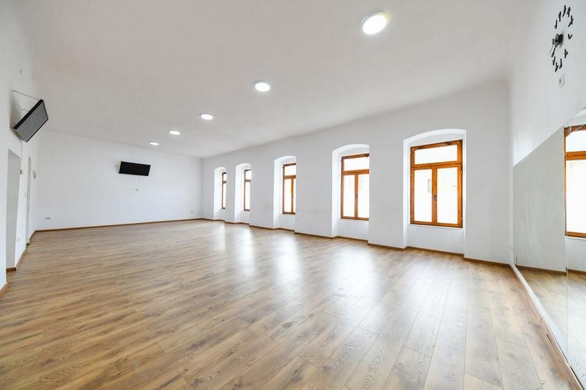 Birou, de 416 mp, în Dej