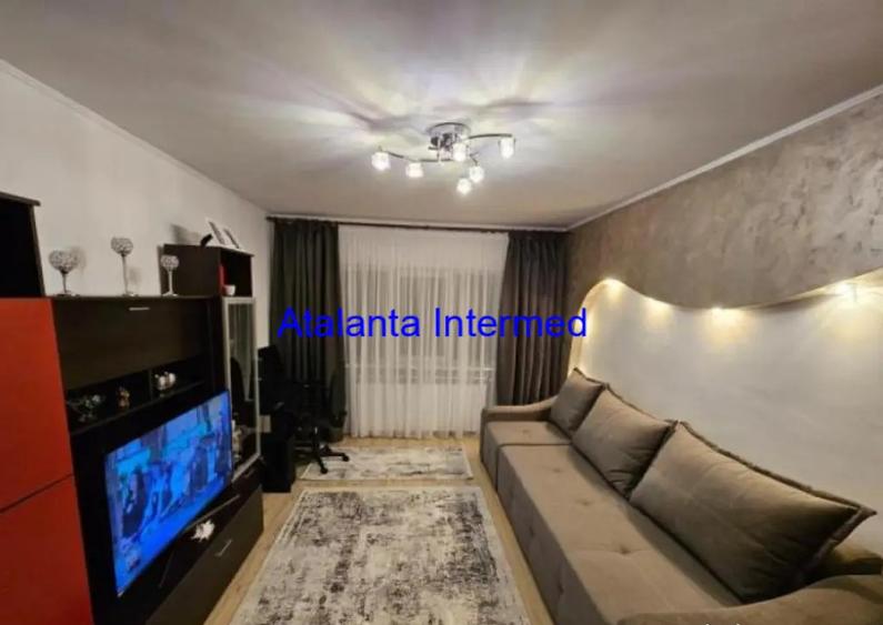 Apartament cu 3 camere decomandat, mobilat în Central