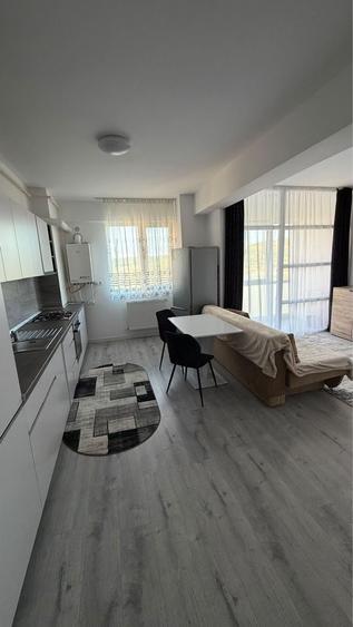 Apartament cu 3 camere semidecomandat în Lunca Cetățuii