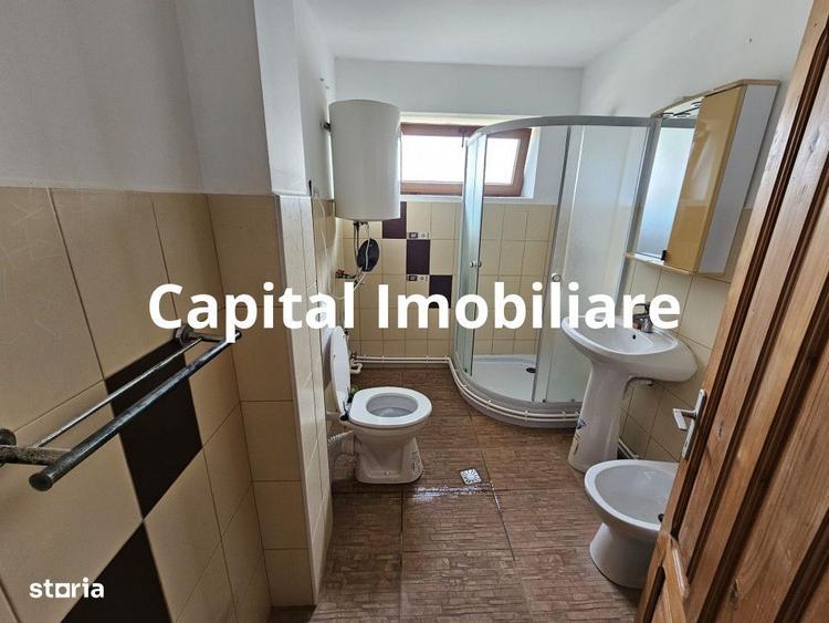 Casă cu 4 camere în Roman