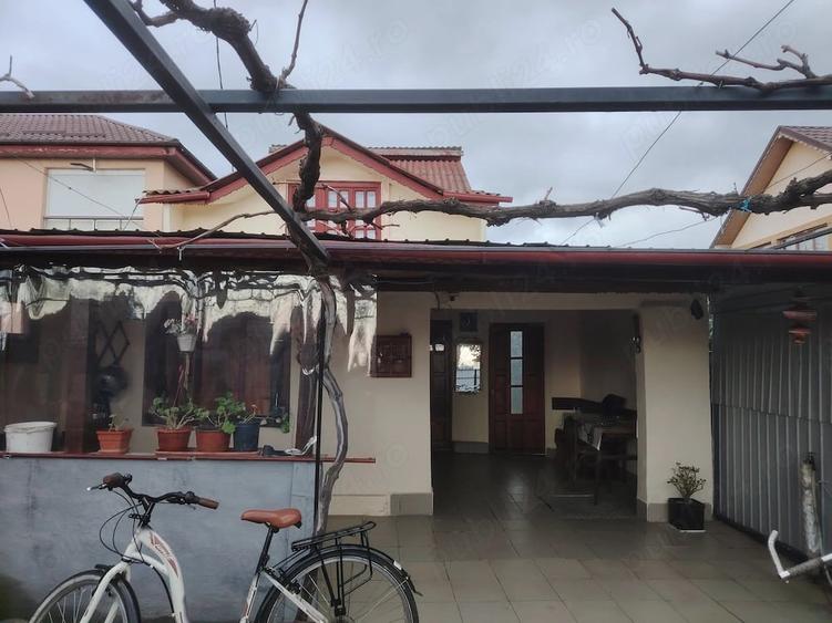 Casă cu 5 camere cu Teren 1700 Mp în Central