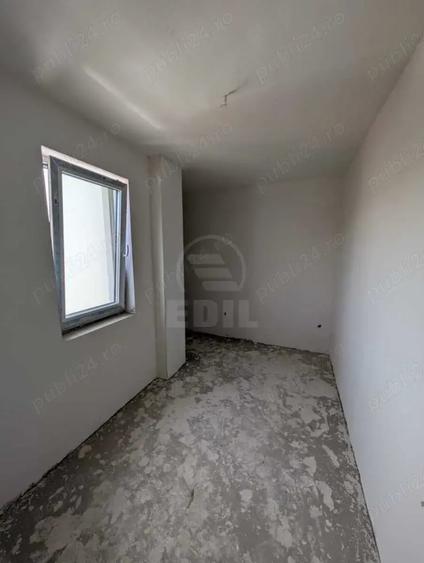 Apartament cu 3 camere semidecomandat în Florești
