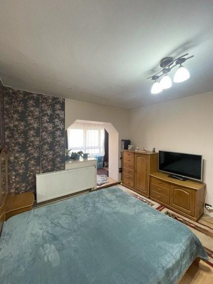 Apartament cu 3 camere decomandat, mobilat în Săsar