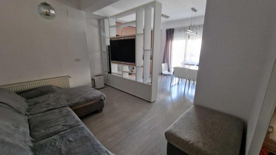 Apartament cu 3 camere decomandat în Aradului
