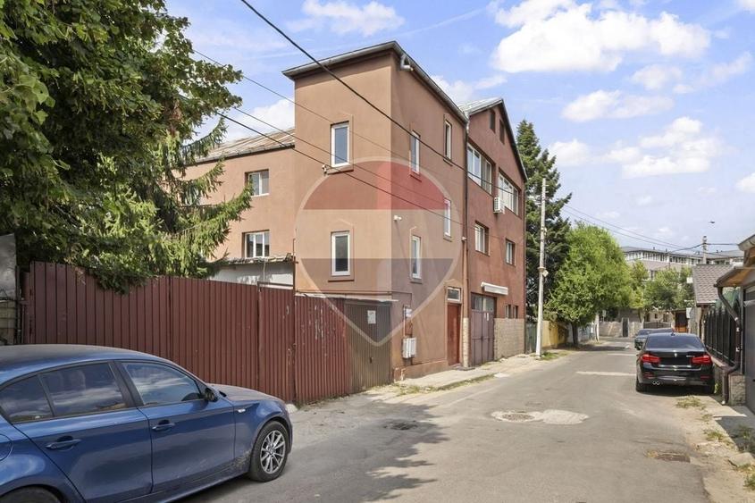 Casă individuală cu 14 camere cu Teren 457 Mp în Rahova