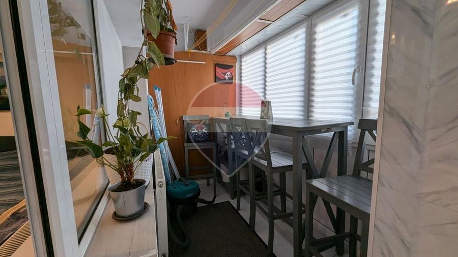 Apartament cu 3 camere decomandat, mobilat în P-ța Alba Iulia