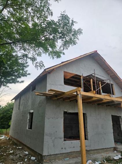 Casă cu 4 camere în Mierea