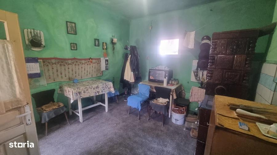 Casă cu 4 camere cu Teren 7928 Mp în Central