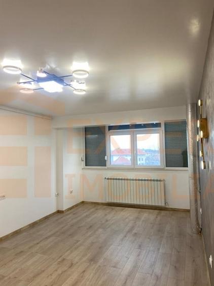 Apartament cu 2 camere decomandat în Casa de Cultură