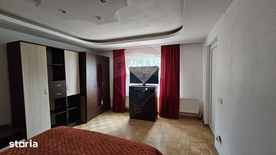 Casă cu 5 camere cu Teren 526 Mp în Udești