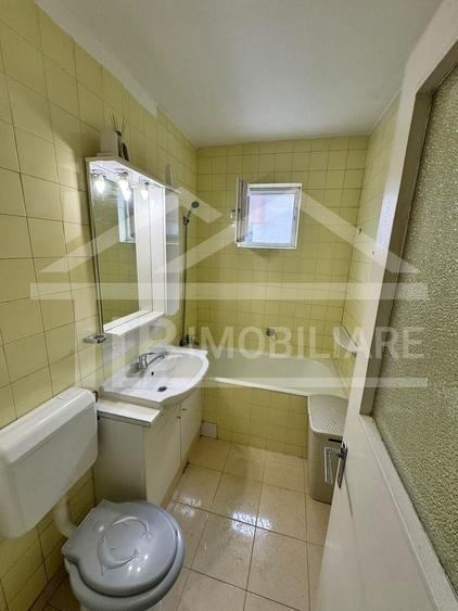 Apartament cu 3 camere decomandat, mobilat în Cornișa