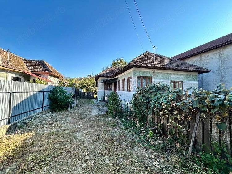 Casă cu 3 camere cu Teren 902 Mp în Berislăvești