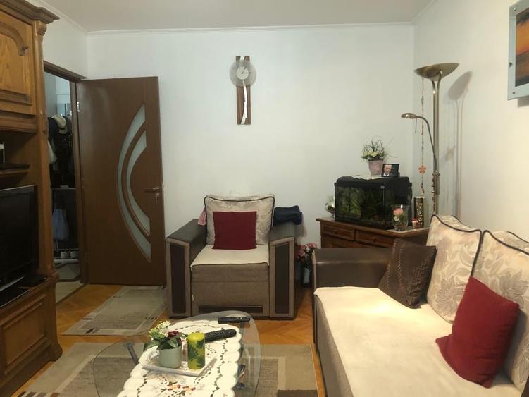 Apartament cu 3 camere decomandat în Exterior Sud