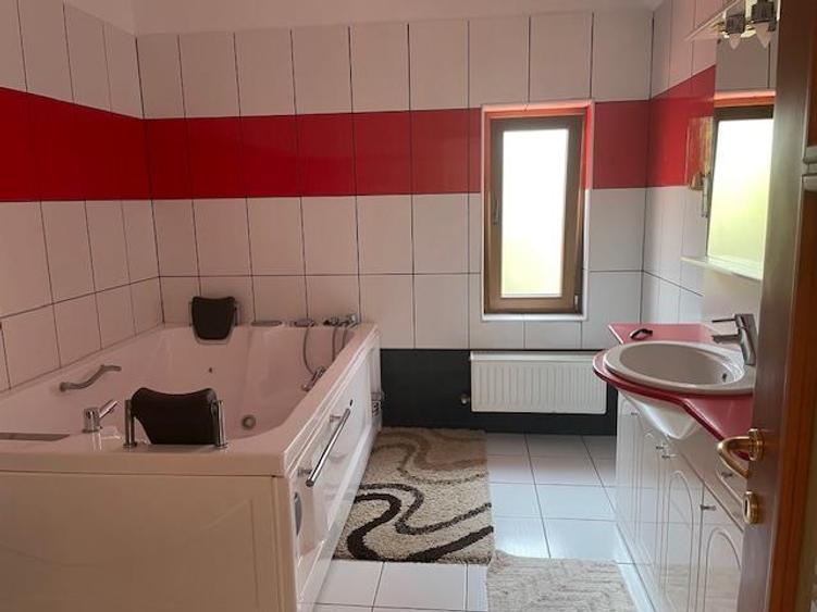 Casă cu 5 camere cu Teren 500 Mp în Iancu Nicolae