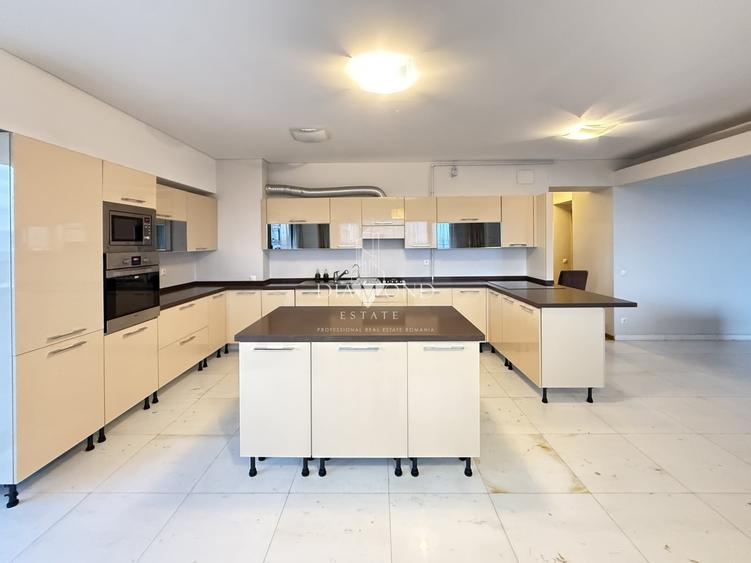 Apartament cu 3 camere decomandat în Aviației