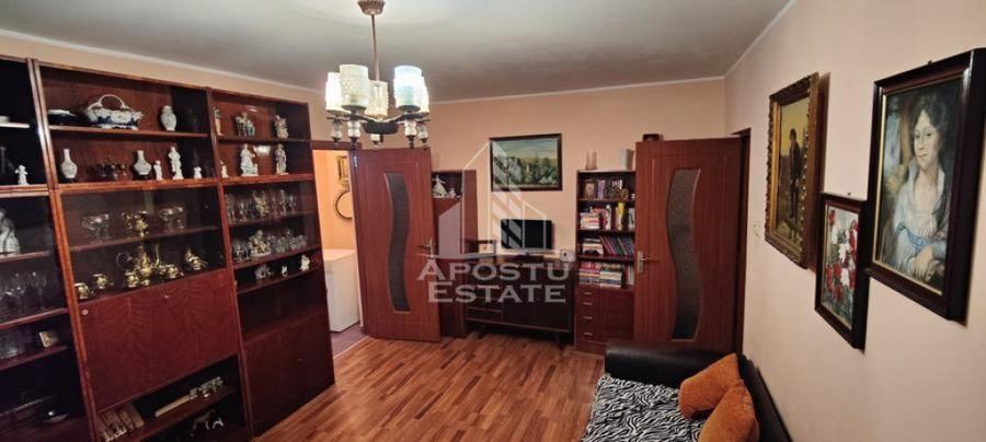 Apartament cu 2 camere semidecomandat, mobilat în Dâmbovița