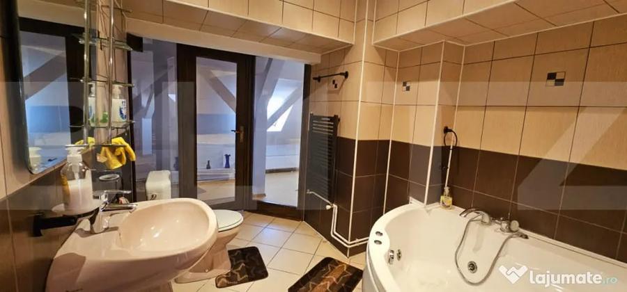 Apartament cu 3 camere semidecomandat în Central