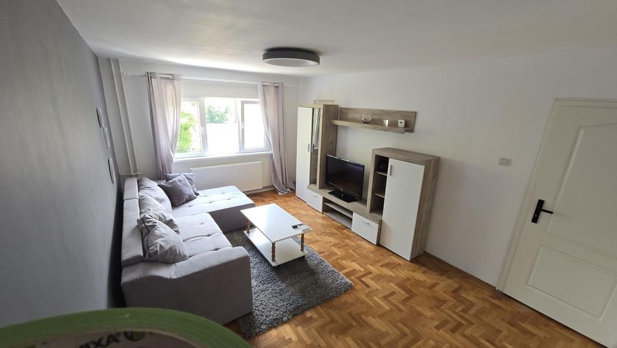 Apartament cu 2 camere decomandat în Girocului