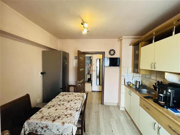 Apartament cu 4 camere decomandat în Mihai Viteazul