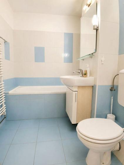 Apartament cu 3 camere decomandat, mobilat în Lipovei