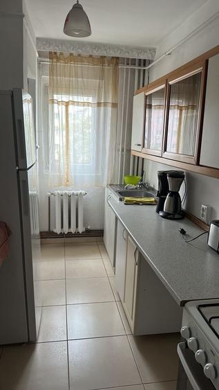 Apartament cu 3 camere semidecomandat în Dacia