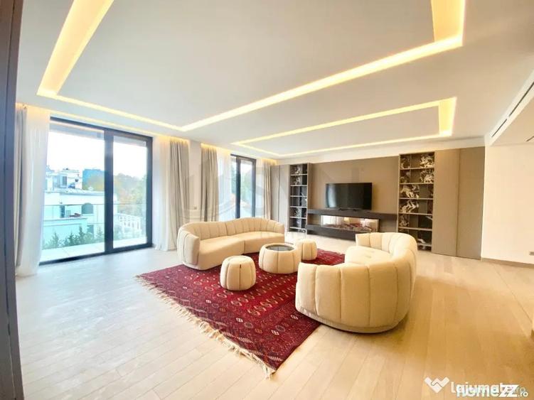 Apartament cu 5 camere decomandat în Kiseleff
