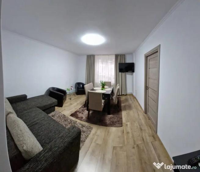Apartament cu 3 camere semidecomandat în Central