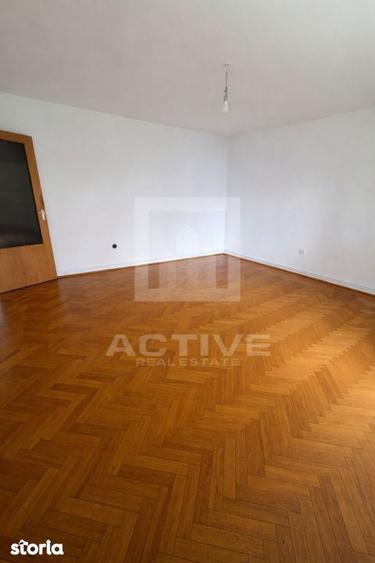 Apartament cu 3 camere în Plopilor