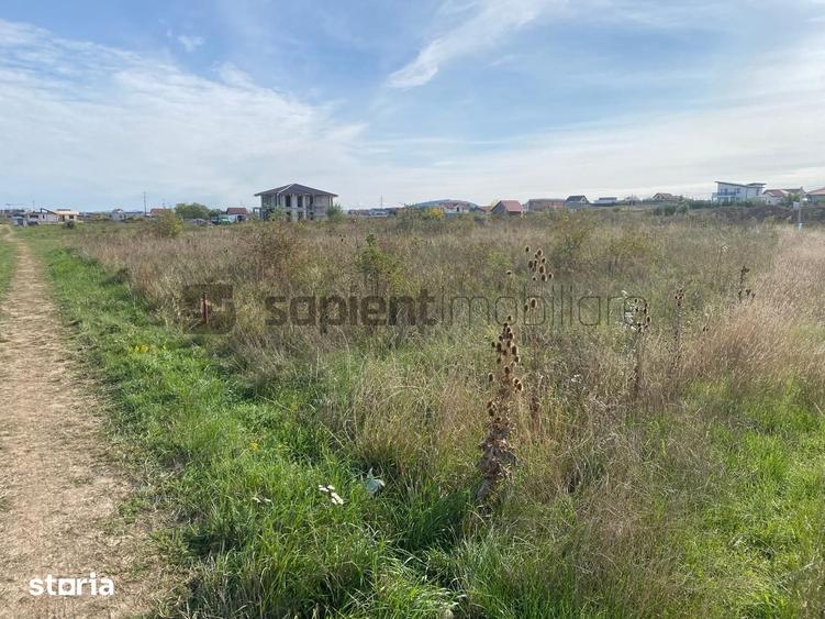 Teren de 700 mp, în Sânmartin
