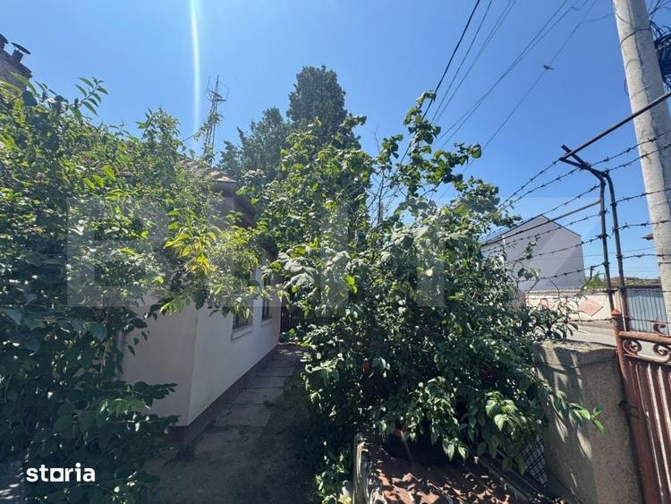 Casă cu 4 camere cu Teren 427 Mp în Craiovița Nouă