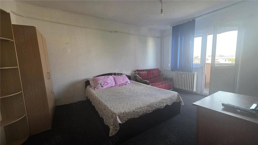 Garsonieră decomandată în Rovine