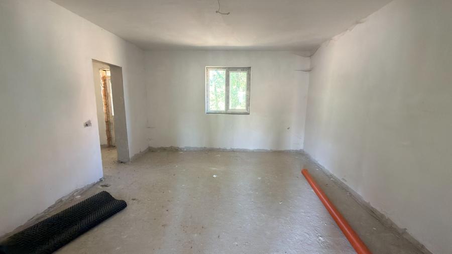 Casă cu 7 camere cu Teren 380 Mp în Poplaca