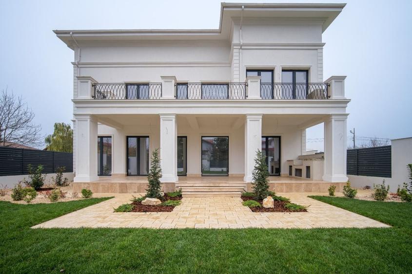 Duplex cu 7 camere cu Canalizare în Iancu Nicolae