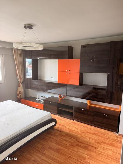 Apartament cu 3 camere în Tineretului