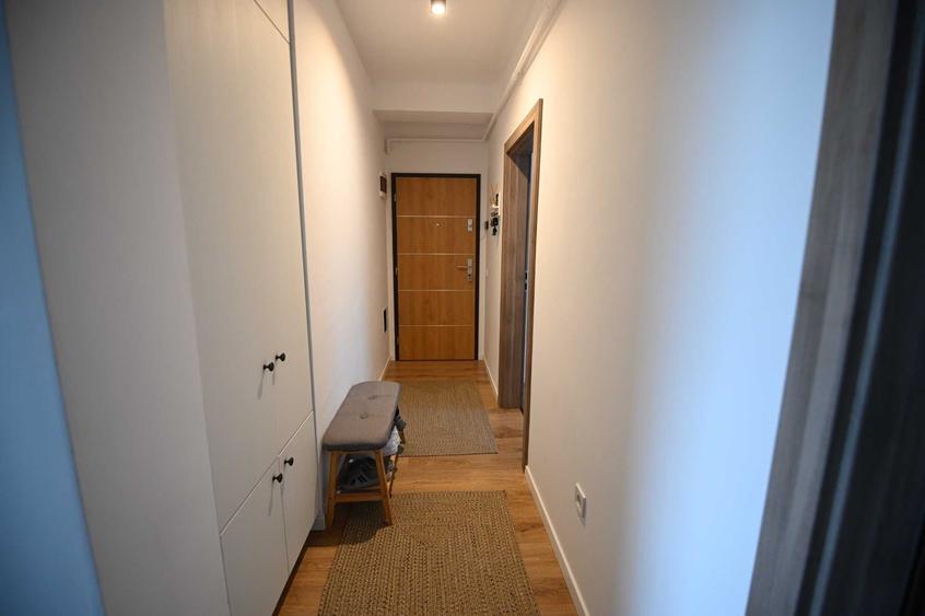 Apartament cu 4 camere decomandat în Cristian