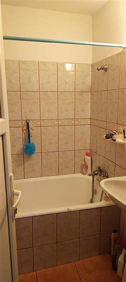 Casă individuală cu 8 camere cu Canalizare în Rahova