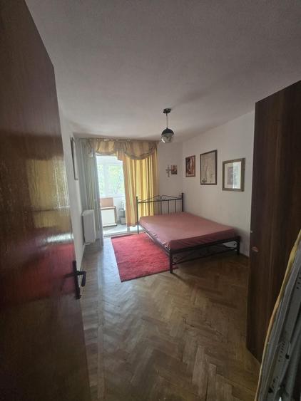 Apartament cu 3 camere semidecomandat în Dristor