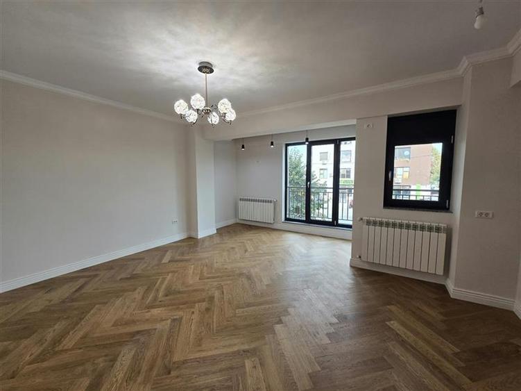 Apartament cu 3 camere decomandat în Bucureștii Noi