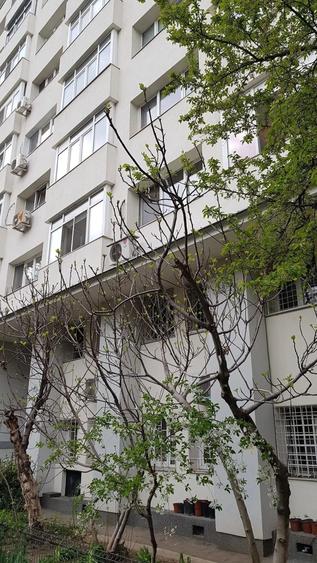 Apartament cu 2 camere semidecomandat în Cișmigiu