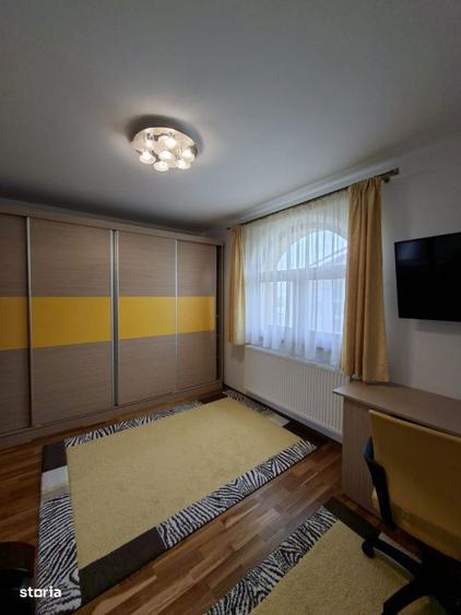 Casă cu Teren 1400 Mp în Groși