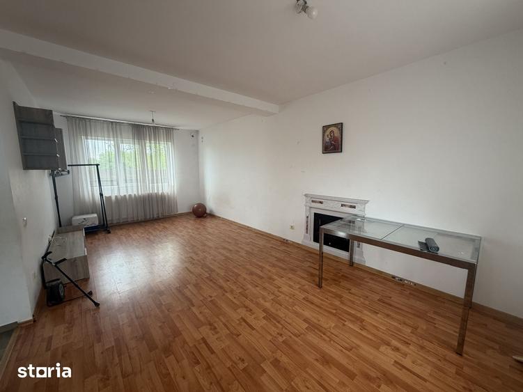 Casă cu 4 camere cu Teren 330 Mp în Clinceni