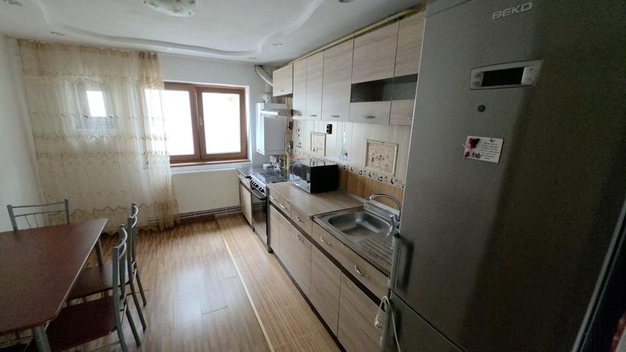 Apartament cu 4 camere decomandat în Central