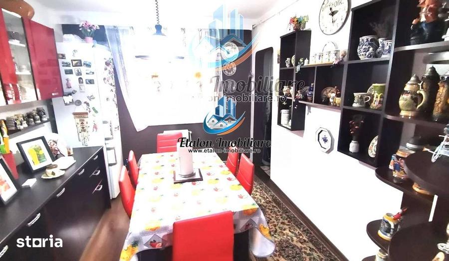 Apartament cu 4 camere decomandat în Est