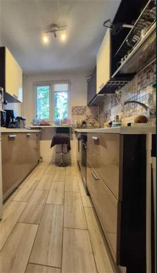 Apartament cu 4 camere semidecomandat, mobilat în Titan