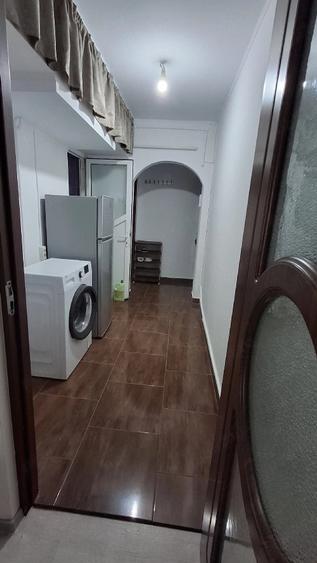 Apartament cu 3 camere semidecomandat în Micro 6