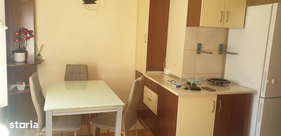 Apartament cu 2 camere decomandat, mobilat în Exterior Vest