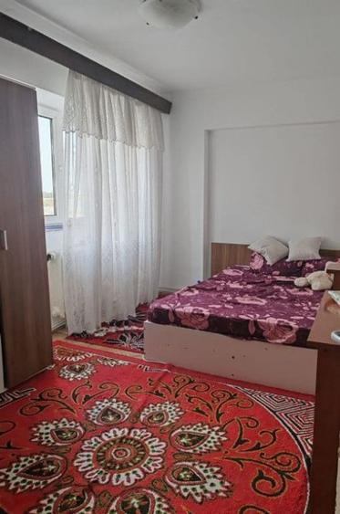 Apartament cu 3 camere decomandat în Traian