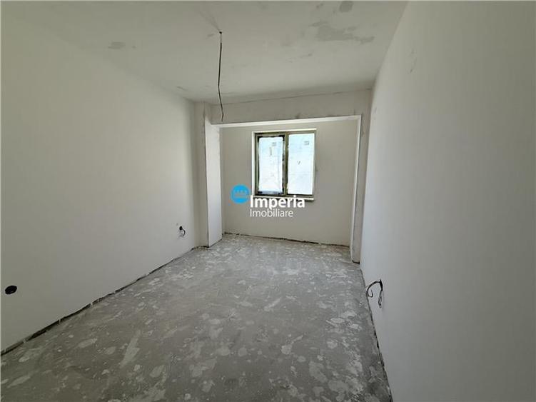 Apartament cu 3 camere semidecomandat în Popas Păcurari