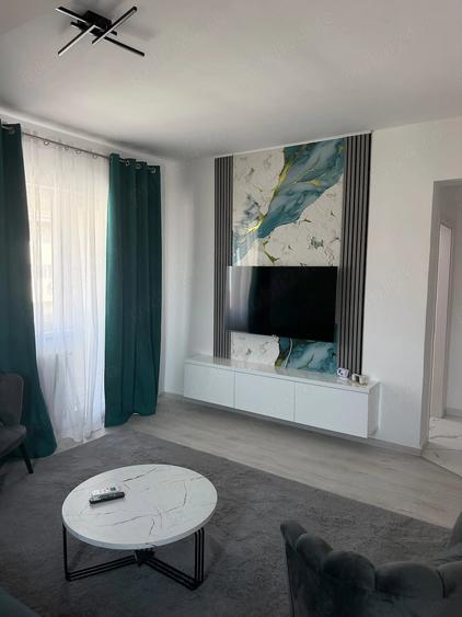 Apartament cu 2 camere decomandat în Roșu