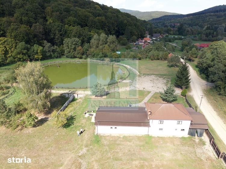 Casă cu 7 camere cu Teren 16800 Mp în Dobârlău